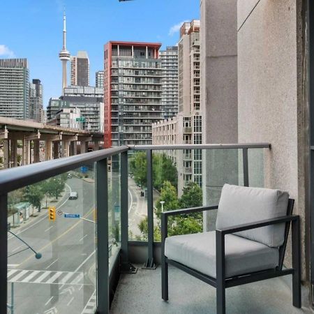 Cn Tower View With Free Parking, Pool, & More Amenities Toronto Bagian luar foto