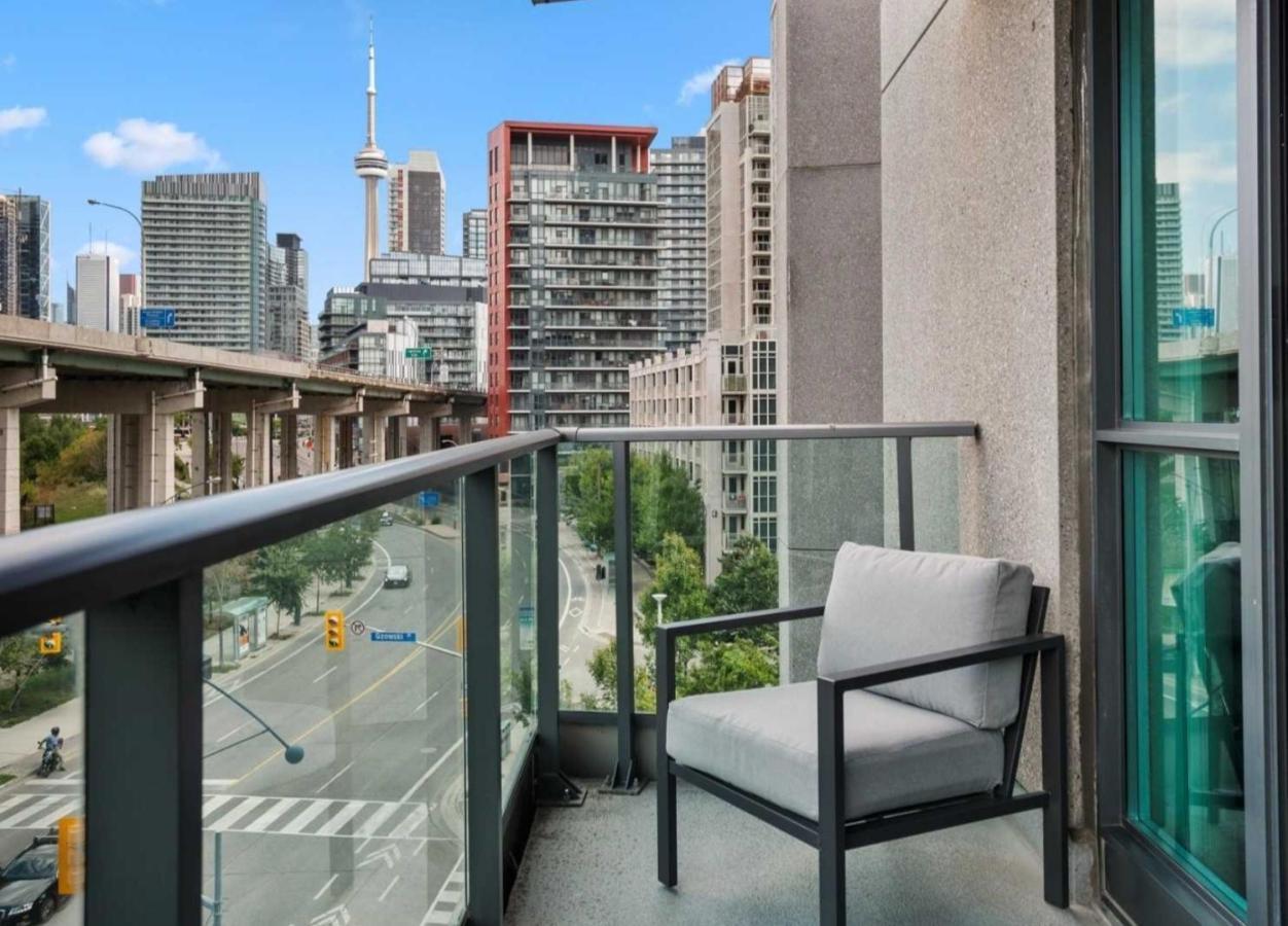 Cn Tower View With Free Parking, Pool, & More Amenities Toronto Bagian luar foto