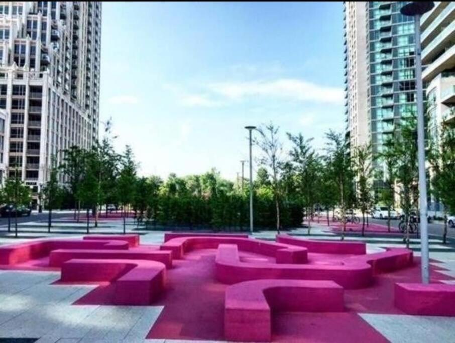 Cn Tower View With Free Parking, Pool, & More Amenities Toronto Bagian luar foto