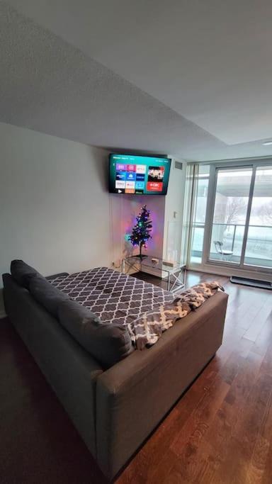 Cn Tower View With Free Parking, Pool, & More Amenities Toronto Bagian luar foto